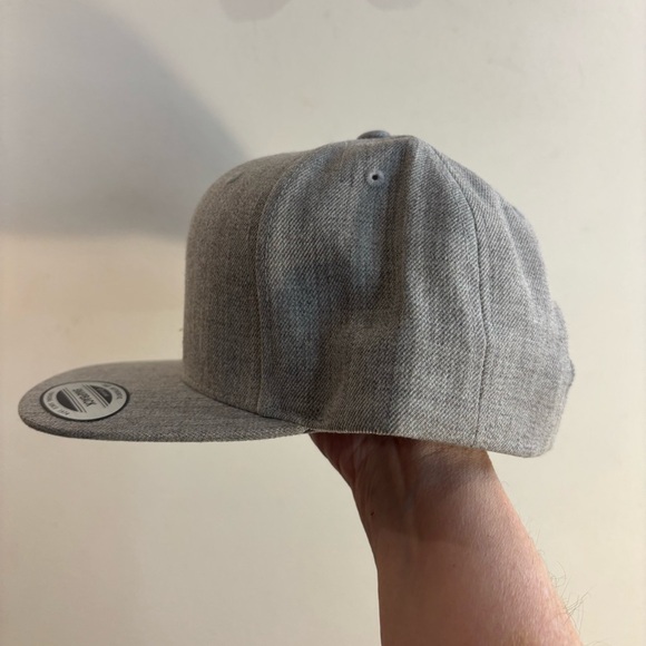 THE CLASSICS YUPOONG Gray Snapback Acrylic Wool Ballcap Hat Embroidered Pig NEW - Picture 7 of 11